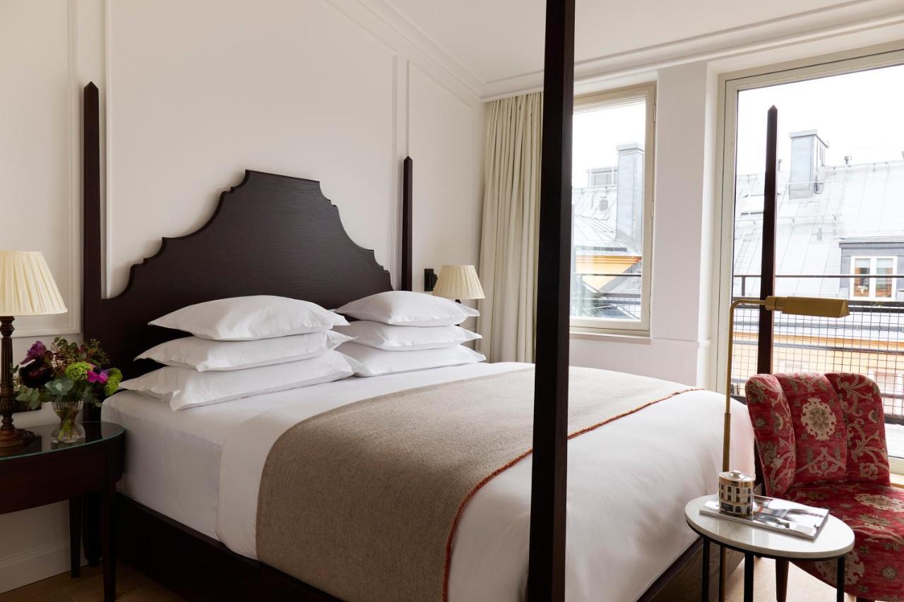 Villa Dagmar Stockholm Exteriér fotografie A room at the Hotel de Crillon