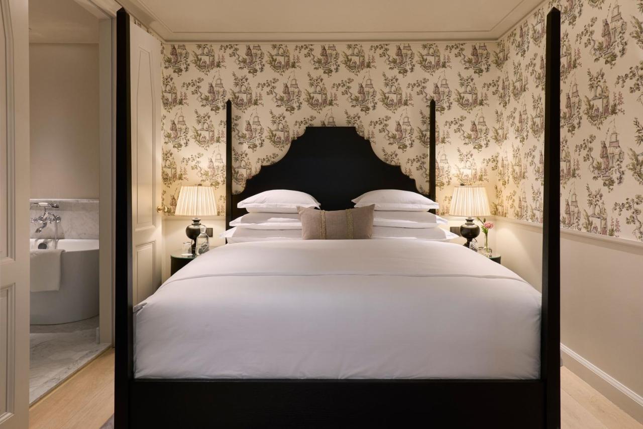 Villa Dagmar Stockholm Exteriér fotografie A bedroom at The Ivy Hotel