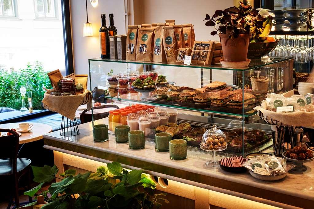 Villa Dagmar Stockholm Restaurace fotografie A display of coffee and pastries at a café in Stockholm, Sweden