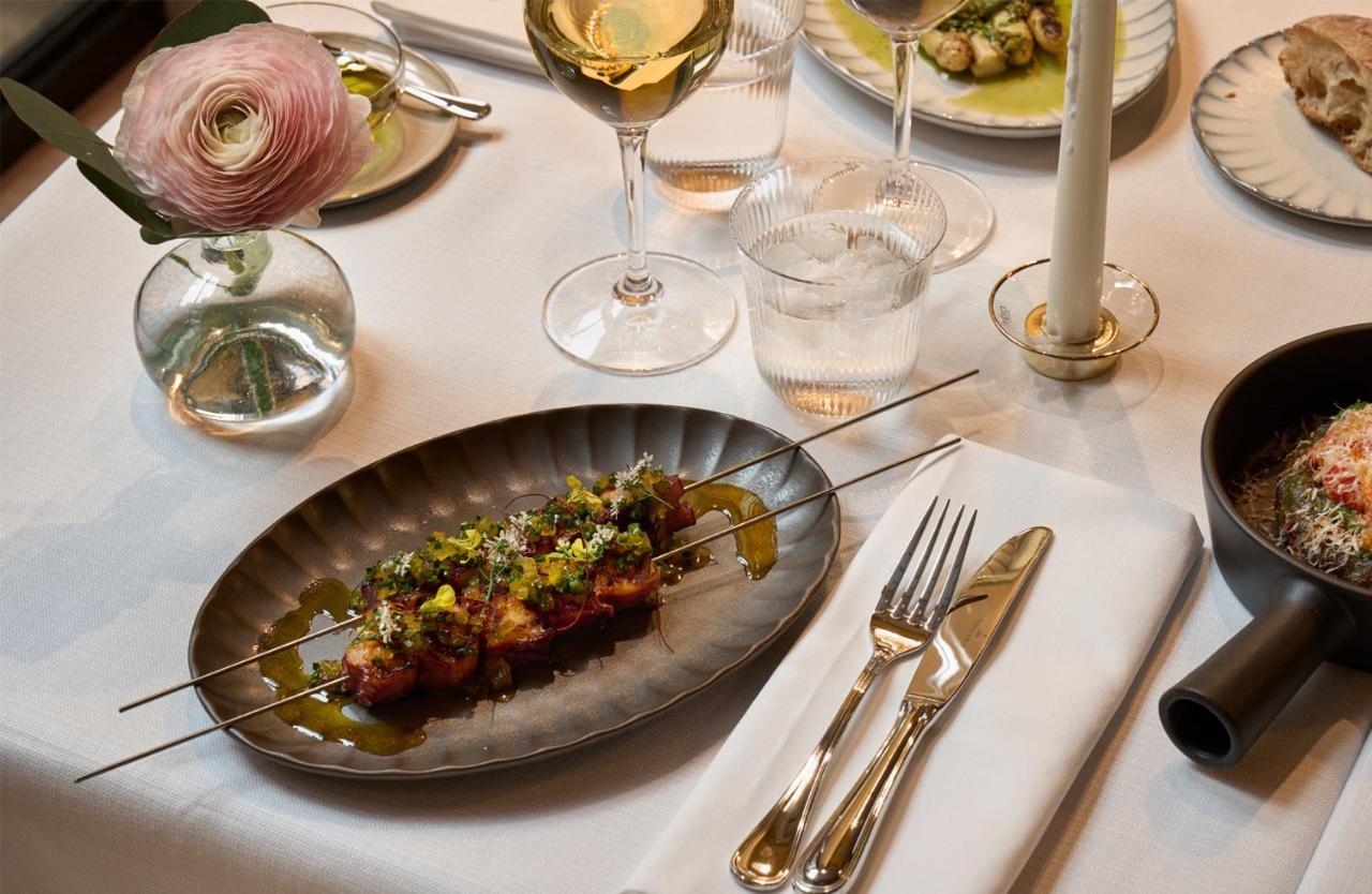 Villa Dagmar Stockholm Exteriér fotografie A table setting at the restaurant