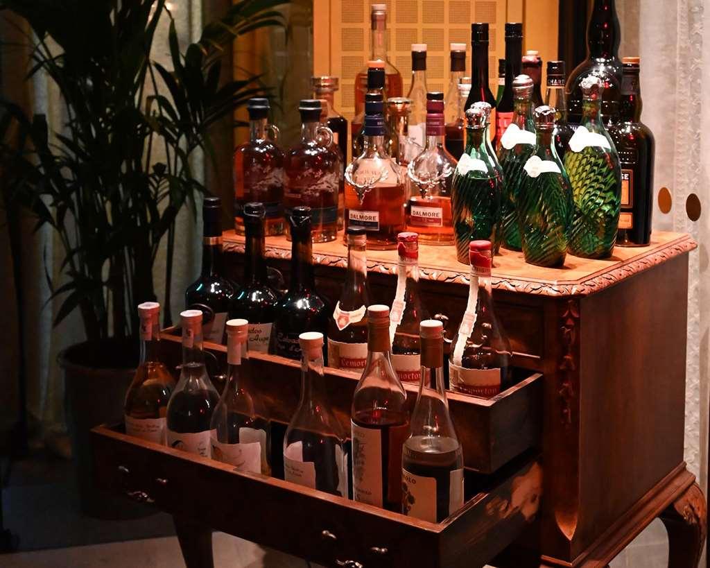Villa Dagmar Stockholm Restaurace fotografie A bar cart
